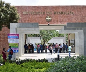 Entrada de la Universidad del Magdalena.