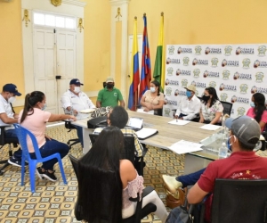 Reunión de Luis Tete Samper con la comunidad de Palmor.