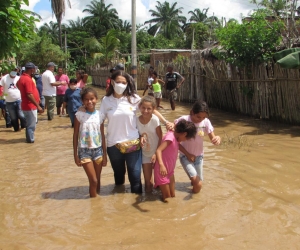 En El Retén también se han presentado inundaciones por el desbordamiento del río.