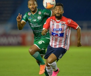 Luis 'Cariaco' González iniciando juego ofensivo ante Plaza Colonia.