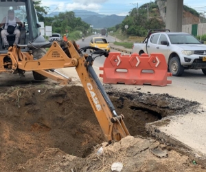 Los trabajos con la maquinaria se adelantarán durante los próximos 10 días, de acuerdo a la magnitud del impacto que se produjo por la destrucción del tubo de drenaje.