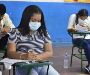 Estudiantes presentando las Pruebas Saber en Santa Marta.