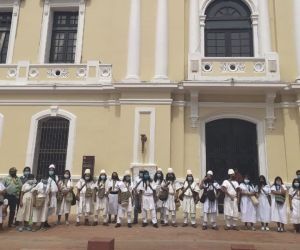 La comunidad indígena se reunió en la mañana de este martes en las afueras de la alcaldía Distrital.