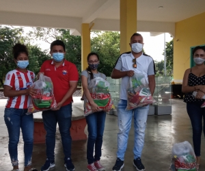 Brindando apoyo a los estudiantes y familiares en Fundación, Aracataca y El Retén.