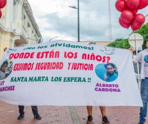 Protesta exigiendo aparición de los niños.