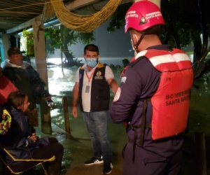 La comunidad logró salvaguardar enseres y evacuar.