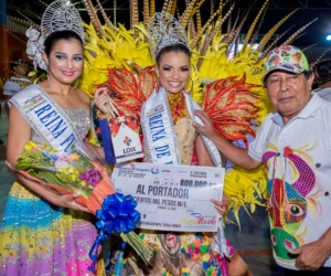 La actual reina de los Carnavales de Pescaíto fue la encargada de imponer la corona