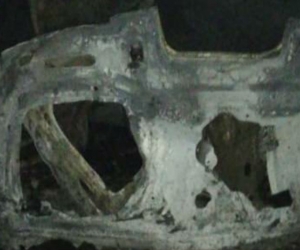 Así quedó el vehículo que explotó.