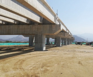 El puente vehicular tiene un avance del 72%. 