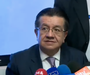 El Ministro de Salud, Fernando Ruiz Gómez.