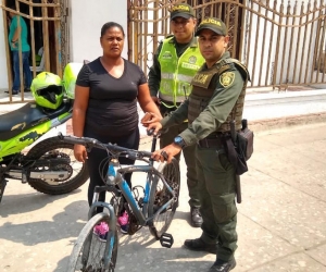 La Policía le devolvió la bicicleta a la mujer.