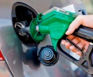 Esta media noche vence plazo máximo para que las estaciones de servicio bajen los precios de combustibles en el país.