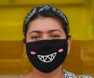 Imagen de una mujer con tapaboca en Barranquila.