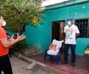 En ambas poblaciones, la Gobernación entregó las ayudas humanitarias bajo la modalidad casa a casa.