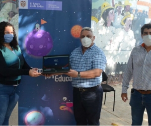 Entrega de computadores.