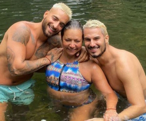 Maluma y su madre en compañia de Pipe Bueno.