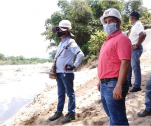 En una de sus ultimas acciones antes de dar positivo, el alcalde inspeccionó los trabajos de las murallas. 