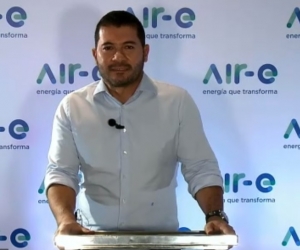 Jhon Jairo Toro, gerente de Air-e, en rueda de prensa con medios de comunicación.