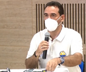 Jaime Noguera Serrano, vicerrector fianciero, durante la transmisión con estudiantes de la Unimagdalena.