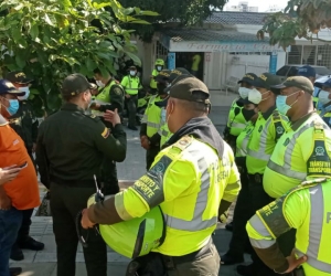 Las unidades llegan a apoyar los controles de movilidad.