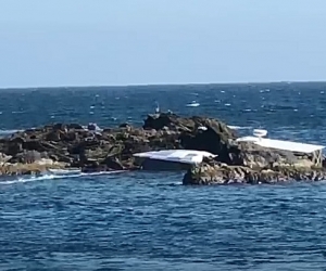 Las imágenes muestran que la embarcación zozobró entre las rocas marinas de la Isla Aguja.