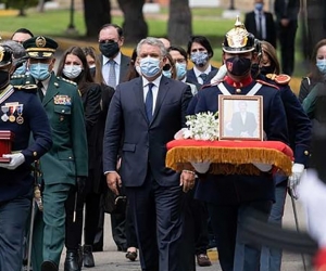 Durante la ceremonia fúnebre, el presidente indicó que Holmes Trujillo fue un patriota, y por eso merece el reconocimiento de todo el país.