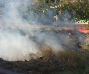 Imágenes del incendio de este viernes en la tarde. 