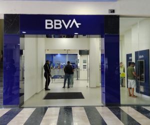 Banco al que llegaron los delincuentes.
