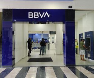 Banco al que llegaron los delincuentes.