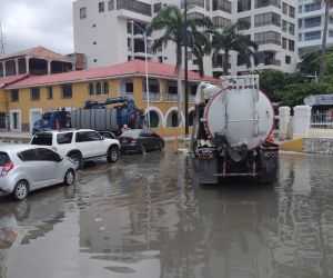 Nuevamente las aguas de alcantarilla están rebosadas en Santa Marta.