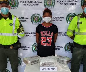 La mujer fue capturada por poseer el estupefaciente.