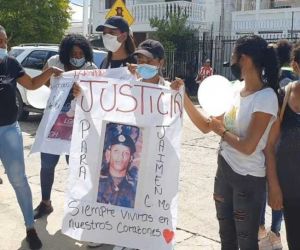 Protesta de familiares de la víctima por decisión del juez.