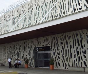 El aeropuerto de Santa Marta fue renovado hace unos años, pero la pista no fue intervenida.