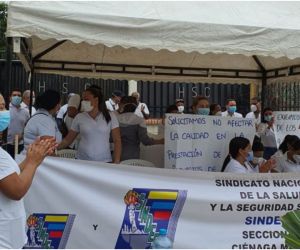Desde el pasado mes de octubre los empleados del centro asistencial más importante de Ciénaga vienen protestando.