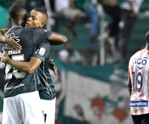 Harold Preciado celebrando el primer gol con Andrés Colorado.