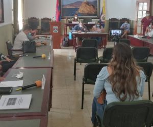 En tercer debate. 