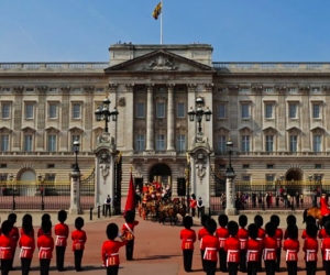 Palacio de Buckingham, la nueva oficina del community manager que contraten. 