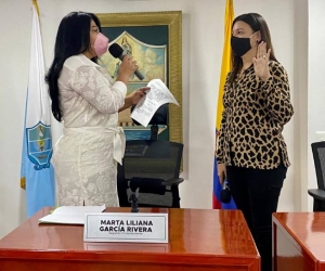 Juramento de Ingrid Gómez, concejal y presidente de la Comisión Legal de Equidad de la Mujer.