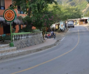 Comerciantes de Taganga piden que se les socialicen estos cortes de energía, con el fin de no perder sus productos por la falta de electricidad. 