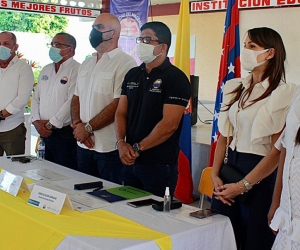 Al evento de la entrega de becas asistieron los rectores de las instituciones, el rector de la Unimagdalena, alcalde y comunidad retenera.