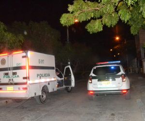 La Policía atendió al hombre herido y acordonó la zona.