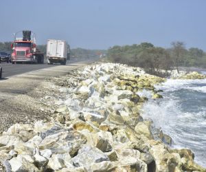 Las obras buscan mitigar los efectos de la erosión costera en este sector de la Troncal del Caribe.