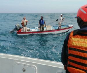 Pescadores rescatados en Cartagena.