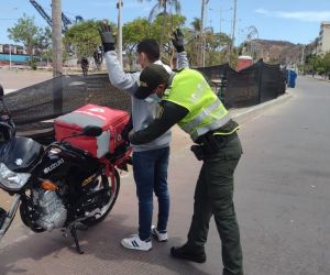 Las motos podrán circular todos los días, pero sus conductores deben regirse por el pico y cédula o por las exenciones.