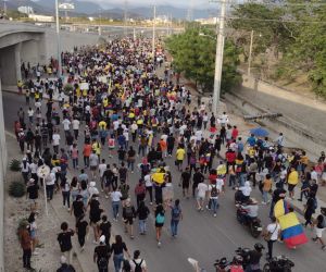 Así se movilizaba la marcha por la Troncal del Caribe en la tarde.