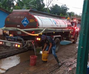 Suministro de agua potable a habitantes de Guachaca.