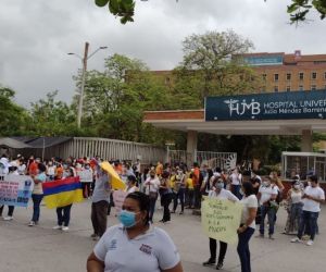 Protesta en frente al HUJMB.