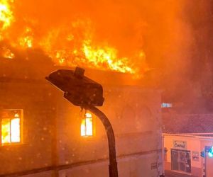 Momentos en que se prendía en fuego el Palacio de Justicia de Tuluá.