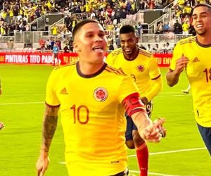 Juan Fernando Quintero celebrando el primer gol del partido.