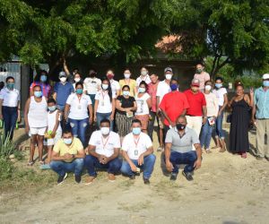 Foto de jóvenes trabajando con el programa Ecobarrios del Dadsa. 